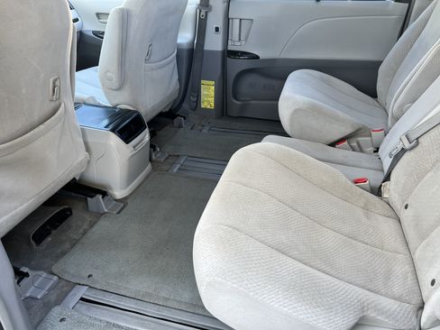 Used 2014 Toyota Sienna LE FWD image 13