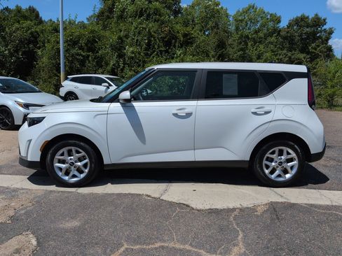 Certified 2023 Kia Soul LX w/ LX Technology Package FWD image 8