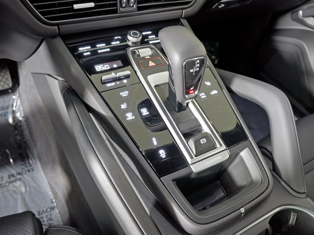 Certified 2023 Porsche Cayenne Coupe AWD/4WD image 32
