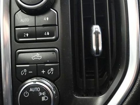 Used 2022 Chevrolet Silverado 1500 LT AWD/4WD image 29