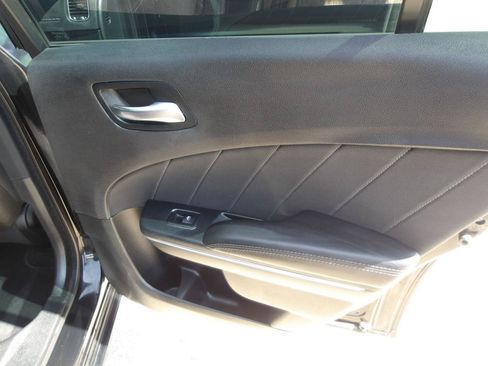 Used 2016 Dodge Charger SXT RWD image 7