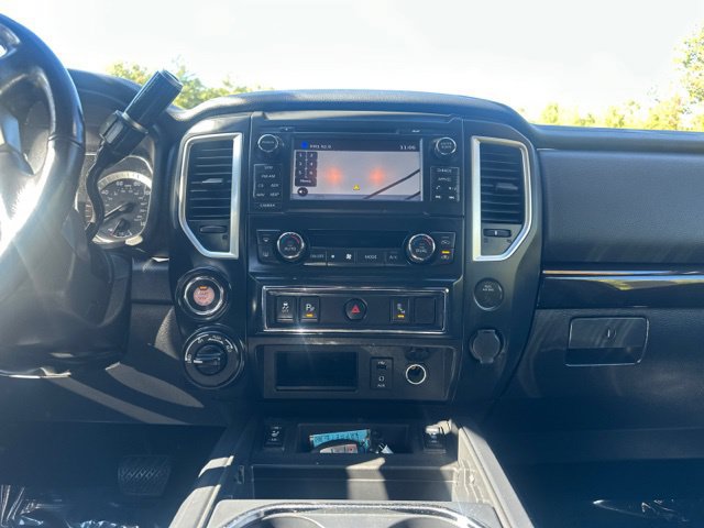 Used 2018 Nissan Titan SV w/ SV Convenience Package AWD/4WD image 22
