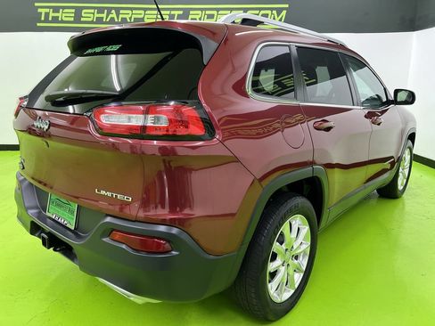 Used 2015 Jeep Cherokee Limited w/ Luxury Group AWD/4WD image 10