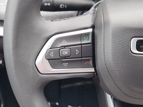 Used 2025 Jeep Compass Latitude AWD/4WD image 38