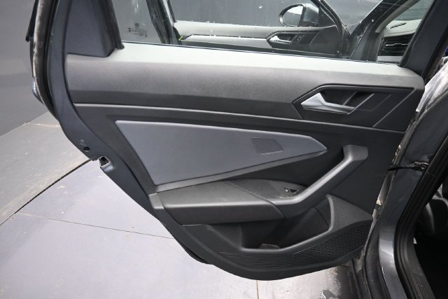 Used 2025 Volkswagen Jetta SE FWD image 29