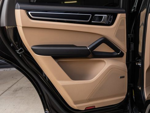 Certified 2023 Porsche Cayenne GTS AWD/4WD image 33