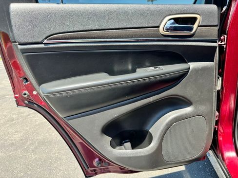 Used 2017 Jeep Grand Cherokee Limited AWD/4WD image 23