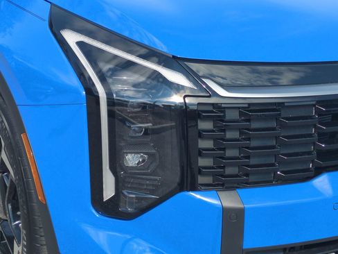 New 2026 Kia Sportage EX w/ EX Panorama Roof Package FWD image 9