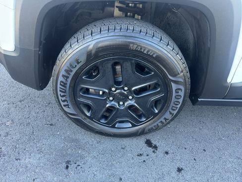 Used 2017 Jeep Renegade Trailhawk image 24