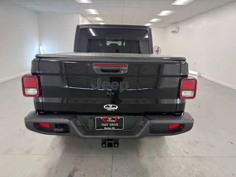 Used 2023 Jeep Gladiator Sport image 7