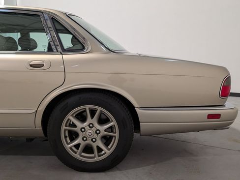 Used 1996 Jaguar XJ6 RWD image 32