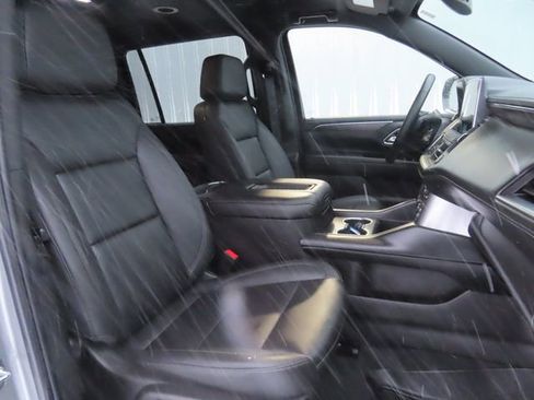 Used 2024 Chevrolet Suburban LT w/ Luxury Package image 25