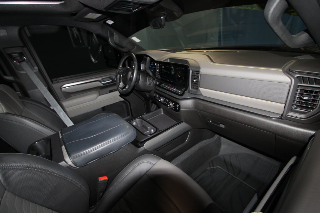 Used 2025 Chevrolet Silverado 2500 ZR2 w/ Technology Package AWD/4WD image 25
