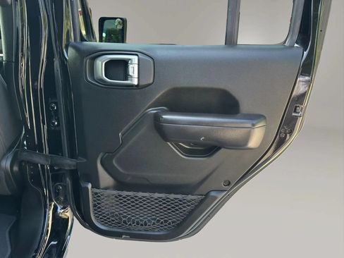 Used 2019 Jeep Wrangler Unlimited Sport S AWD/4WD image 17