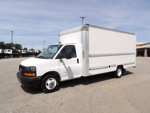 Used 2021 GMC Savana 3500 Extended w/ Power Convenience Package image 3