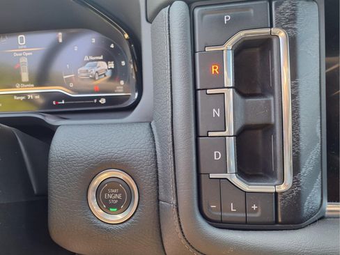 Used 2024 GMC Yukon Denali AWD/4WD image 12
