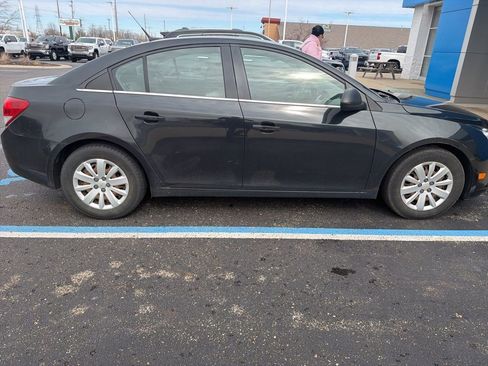 Used 2011 Chevrolet Cruze LS image 11