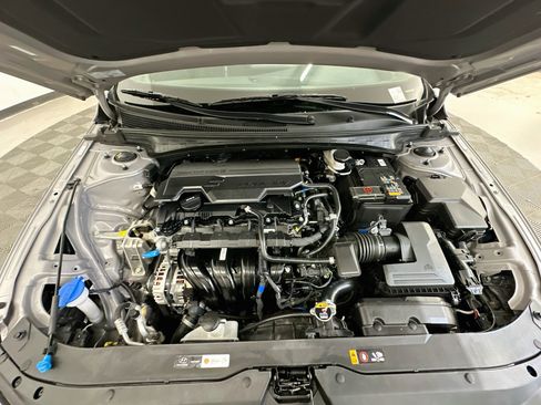 Used 2025 Hyundai Elantra Sport FWD image 33