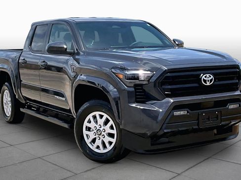 Used 2025 Toyota Tacoma SR5 w/ SR5 Upgrade Package AWD/4WD image 3