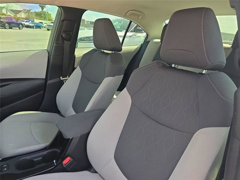 Used 2022 Toyota Corolla LE image 16