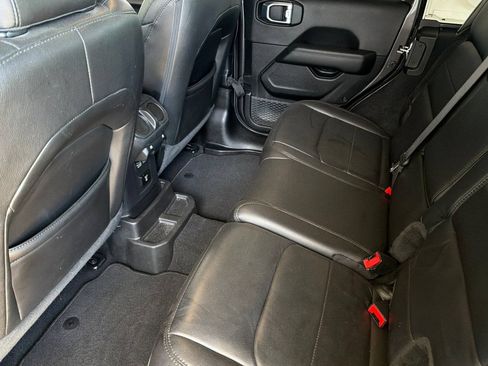 Used 2021 Jeep Wrangler Unlimited Sahara AWD/4WD image 13