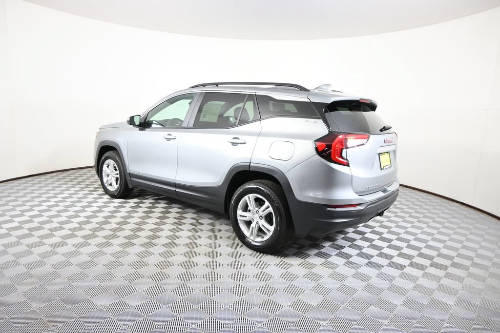 Used 2024 GMC Terrain SLE w/ Driver Convenience Package AWD/4WD image 4