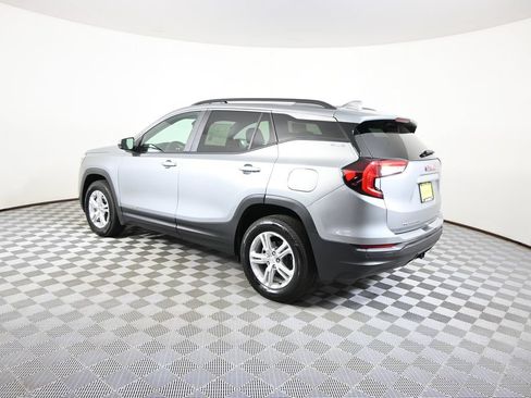Used 2024 GMC Terrain SLE w/ Driver Convenience Package AWD/4WD image 4