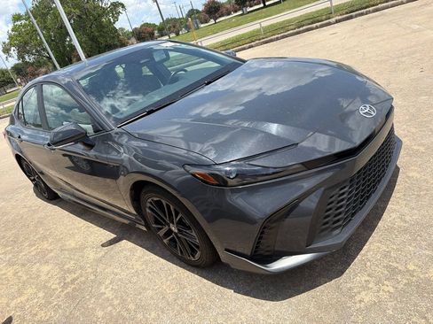 Used 2025 Toyota Camry SE FWD image 6