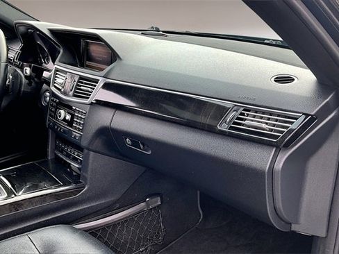 Used 2011 Mercedes-Benz E 550 Sedan image 24
