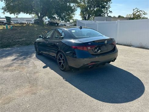 Used 2017 Alfa Romeo Giulia Ti w/ TI 19" Sport Package image 27