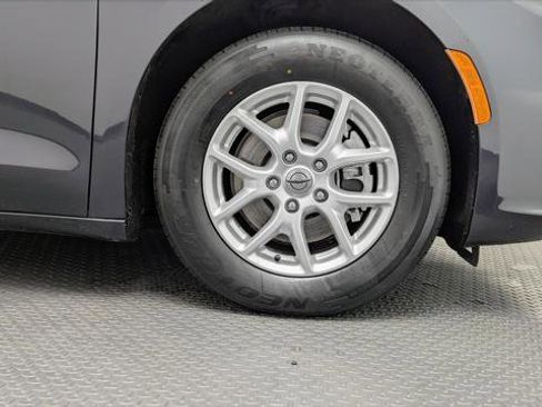 Used 2021 Chrysler Pacifica Touring-L image 31