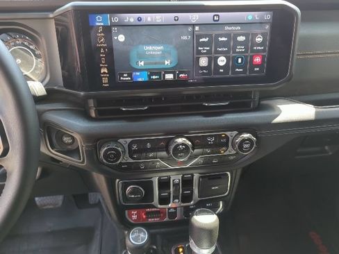 Certified 2025 Jeep Gladiator Mojave AWD/4WD image 9