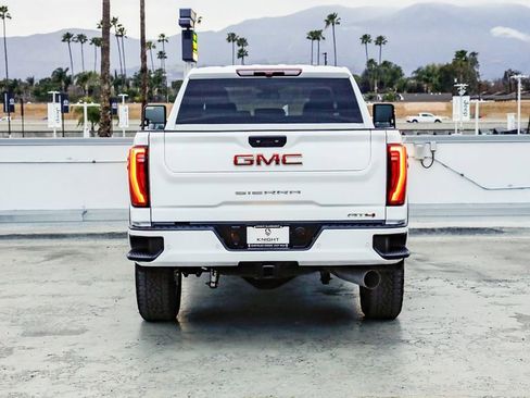 Used 2025 GMC Sierra 2500 AT4 image 35