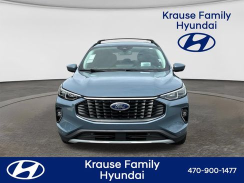 Used 2023 Ford Escape Platinum w/ Premium Technology Package AWD/4WD image 2
