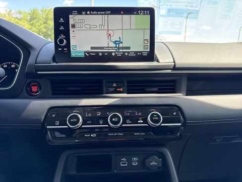 Used 2025 Honda Pilot Touring image 14