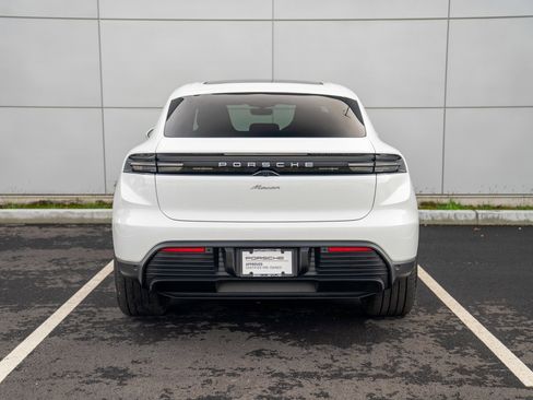 Certified 2025 Porsche Macan Electric image 7