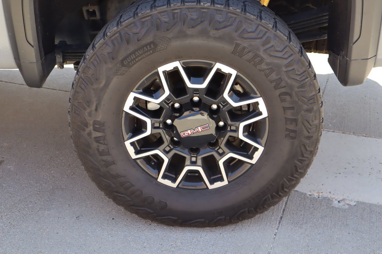 Used 2025 GMC Sierra 2500 AT4X AWD/4WD image 31