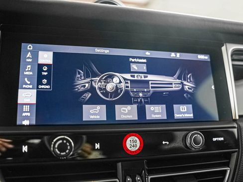 Certified 2024 Porsche Macan AWD/4WD image 25