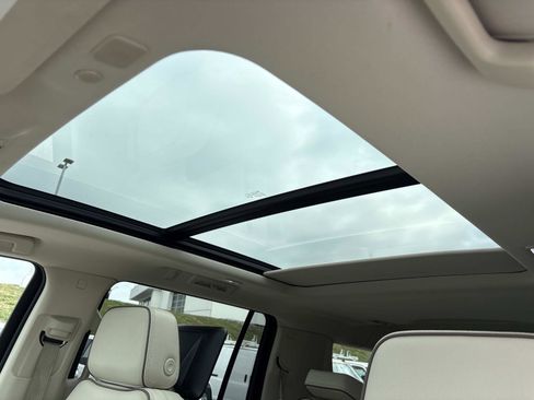 Used 2023 GMC Yukon XL Denali w/ Advanced Technology Package image 16