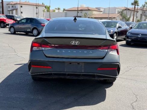 Used 2025 Hyundai Elantra Sport FWD image 4