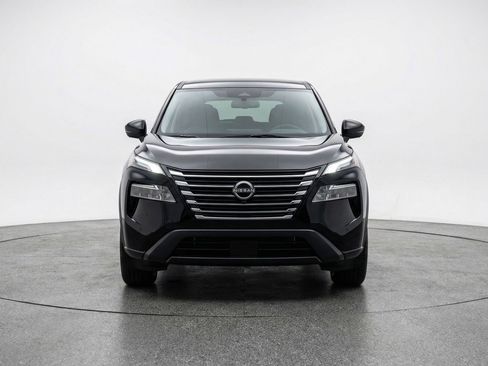 Used 2025 Nissan Rogue SV image 2