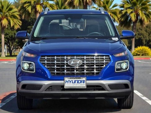 Certified 2022 Hyundai Venue Limited w/ Cargo Package image 3