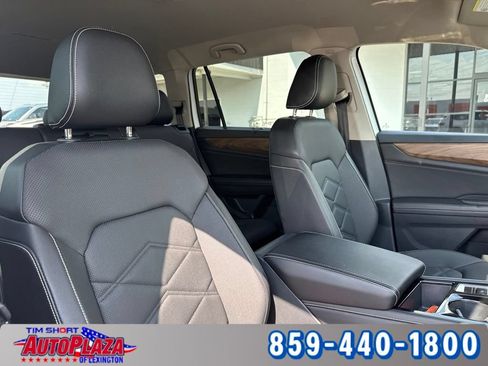 Used 2025 Volkswagen Atlas SE AWD/4WD image 49