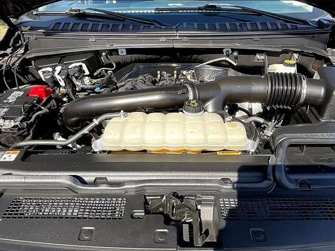 Used 2024 Ford Expedition XLT image 36