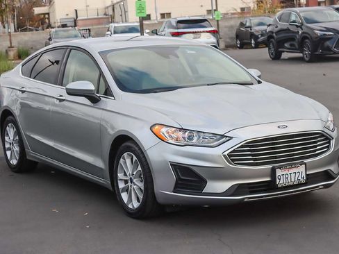 Used 2020 Ford Fusion SE image 5