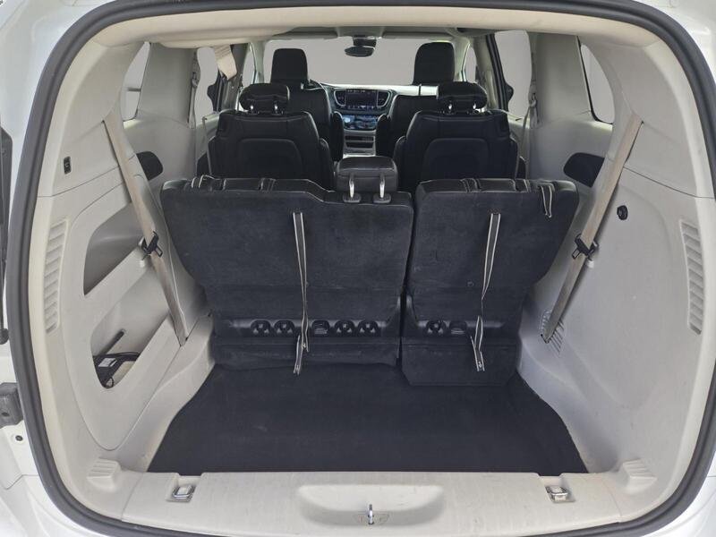 Certified 2023 Chrysler Pacifica Touring-L FWD image 17
