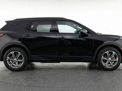 Used 2025 Chevrolet Blazer LT FWD image 11