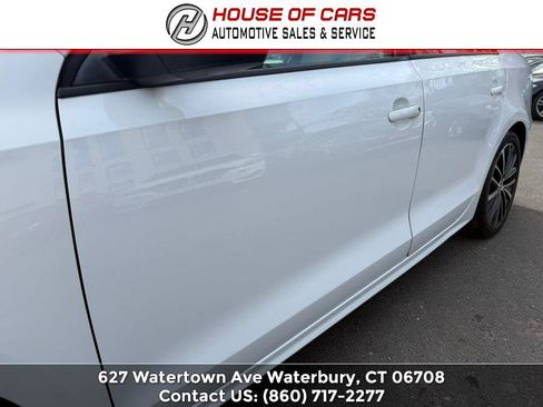 Used 2016 Volkswagen Jetta Sport image 11