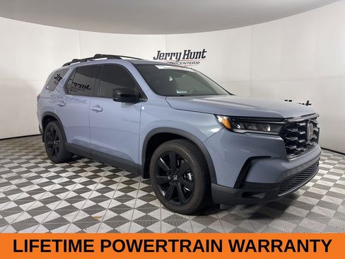 Used 2025 Honda Pilot Black Edition image 4