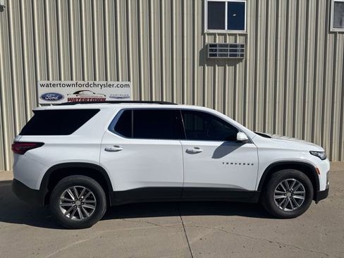 Used 2023 Chevrolet Traverse LT FWD image 1